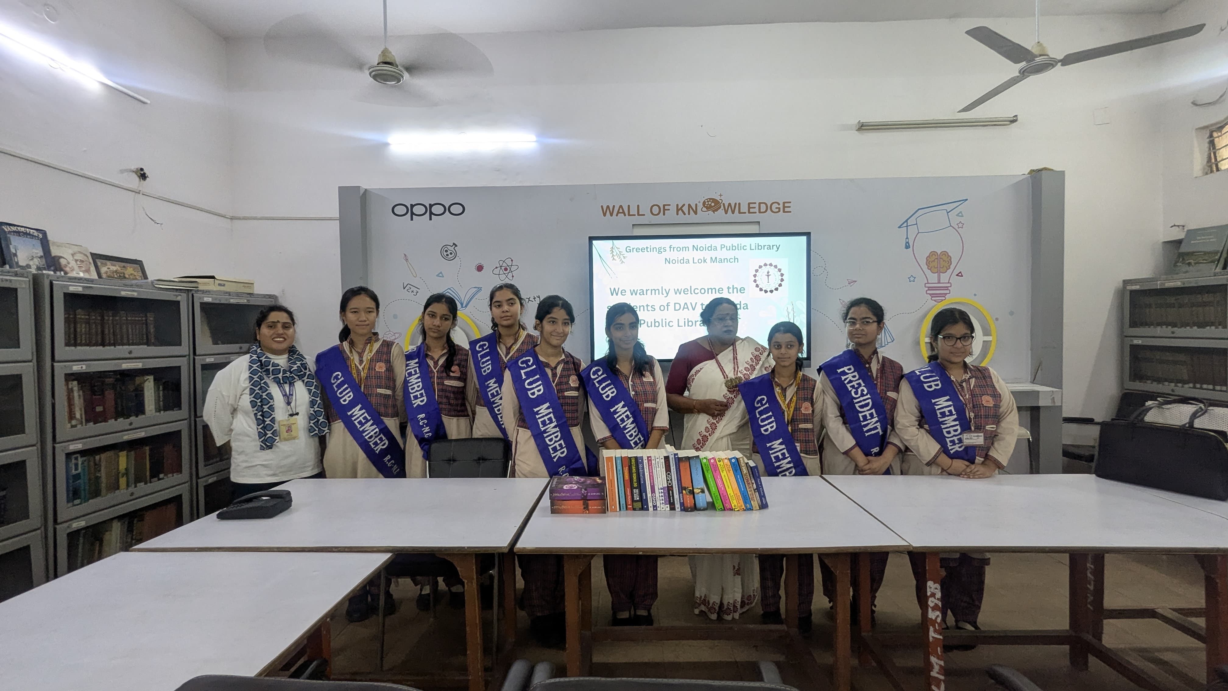 /File/17/HQM_Book donation 03.jpeg